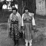 Maria Martinez, left, and her sister Anna Montoya, right. Photo by T. Harmon Parkhurst, Courtesy Palace of the Governors Photo Archives (NMHM/DCA), 003791.
