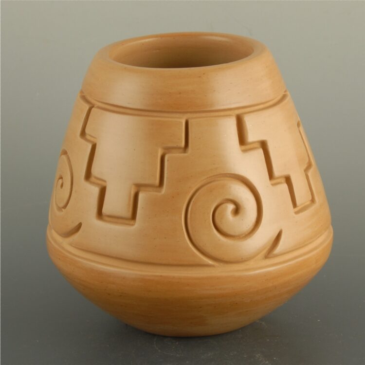 Roller, Toni - Tan Jar with Cloud Swirls