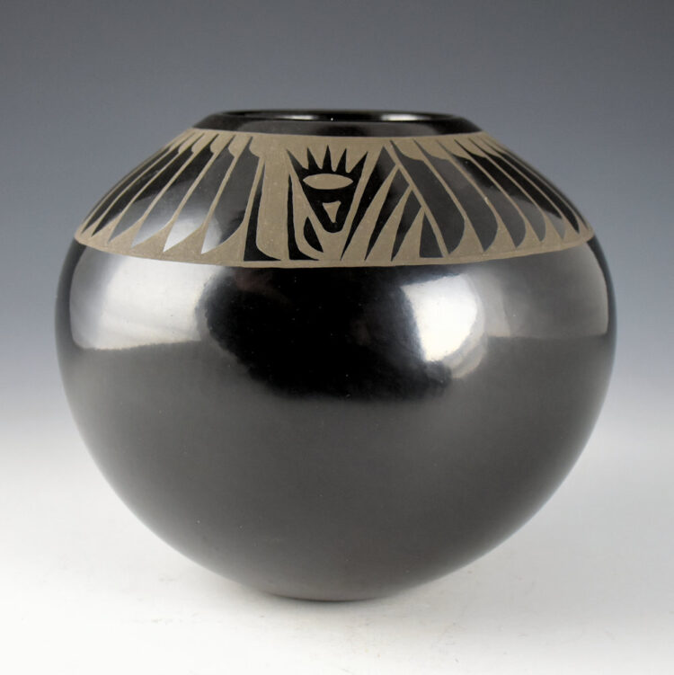 Gutierrez, Denny - Large Bowl with 32 Feathers and Bear Paws (1988)