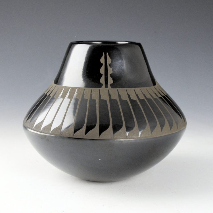 Gutierrez, Denny - Large Water Jar with 44 Feathers (1988)