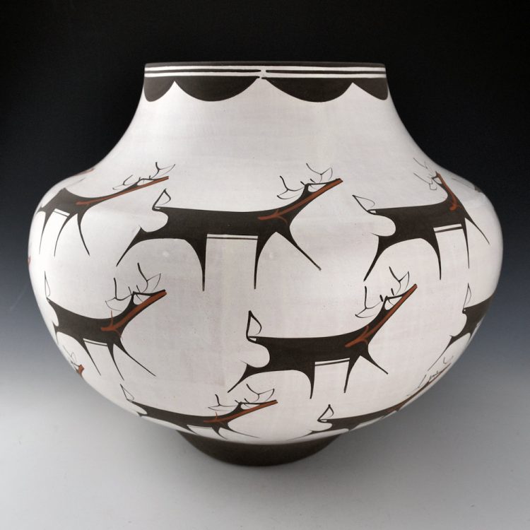 Peynetsa, Anderson - Large Olla with 21 Heartline Deer and Cloud Rim - Image 2