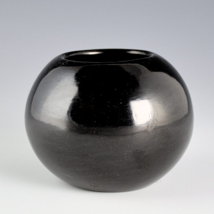 Martinez, Maria - Plainware Bowl "Maria Poveka", 1950s - Image 2