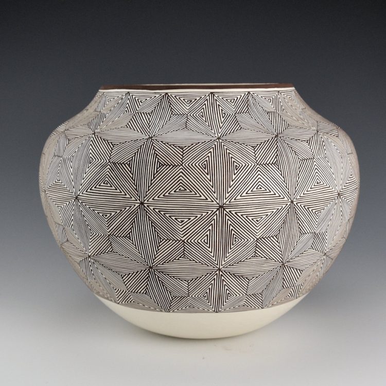 Patricio, Robert - Large Fine-Line Jar with Interlocking Stars and Flowers