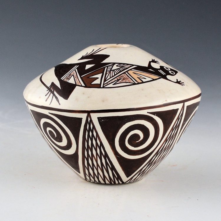 Naha, Sylvia - Small Seedpot with Lizards and Awatovi Star Design (1990s)