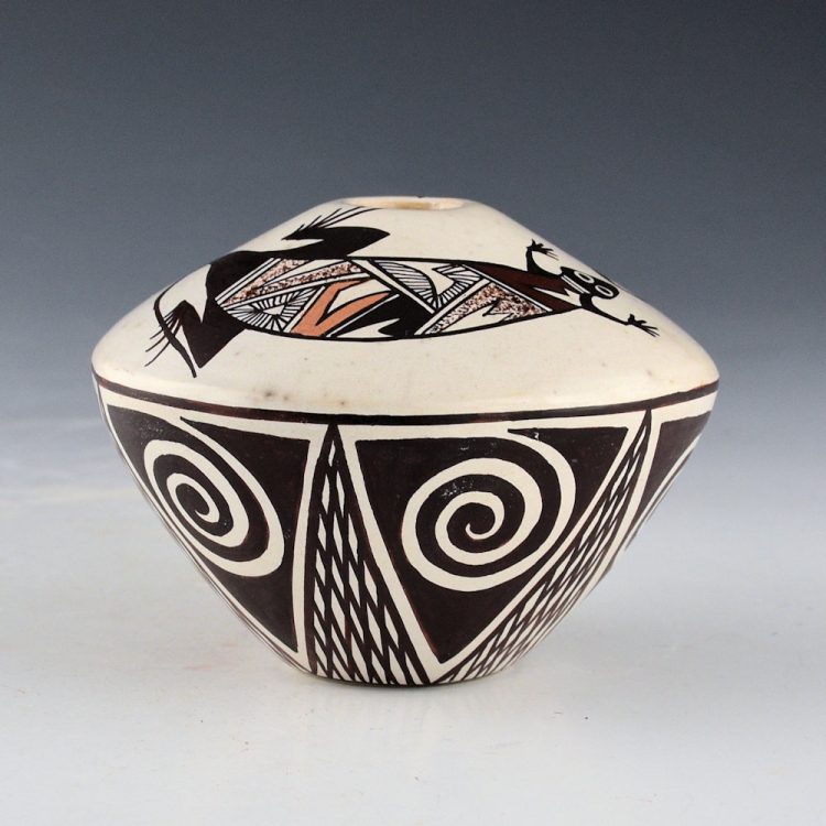 Naha, Sylvia - Small Seedpot with Lizards and Awatovi Star Design (1990s) - Image 3