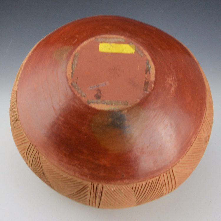 Montoya, Tomasita - 12" Wide Potsuwi'i Incised Jar with Butterfly Designs (1950s) - Image 7