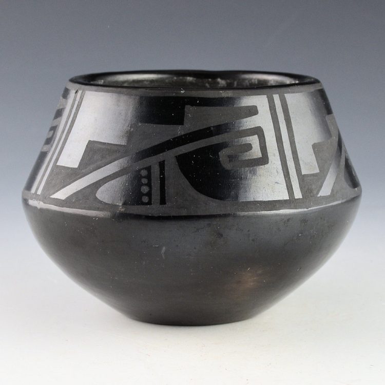 Sanchez, Angelita - Jar with Rain and Mountain Designs (1970s) - Image 2