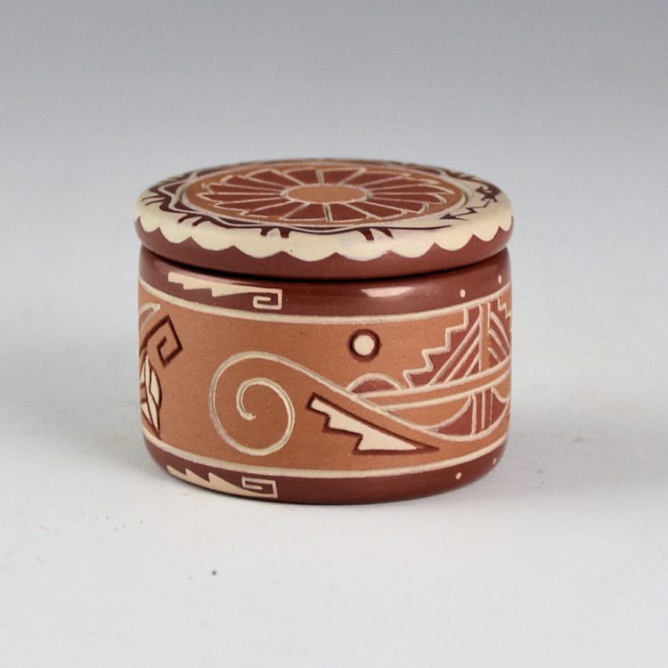 Curran, Dolores - Small Round Box with Feather Design Lid - Image 3