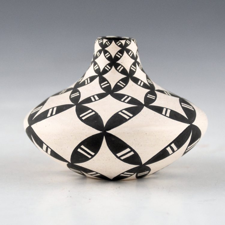 Torivio, Dorothy - Mini Yucca Design Long Neck Jar (1980s)