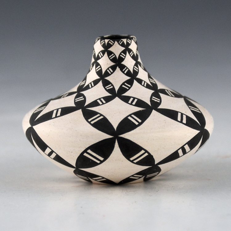 Torivio, Dorothy - Mini Yucca Design Long Neck Jar (1980s) - Image 3