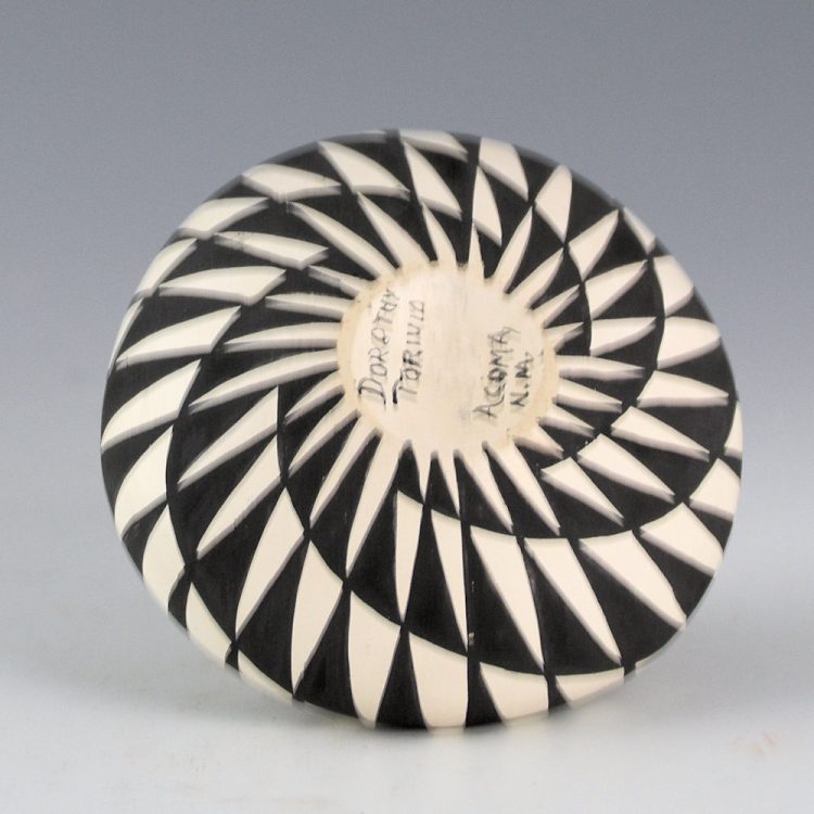 Torivio, Dorothy - Small Jar with Mountain Spiral Design (1980s) - Image 4