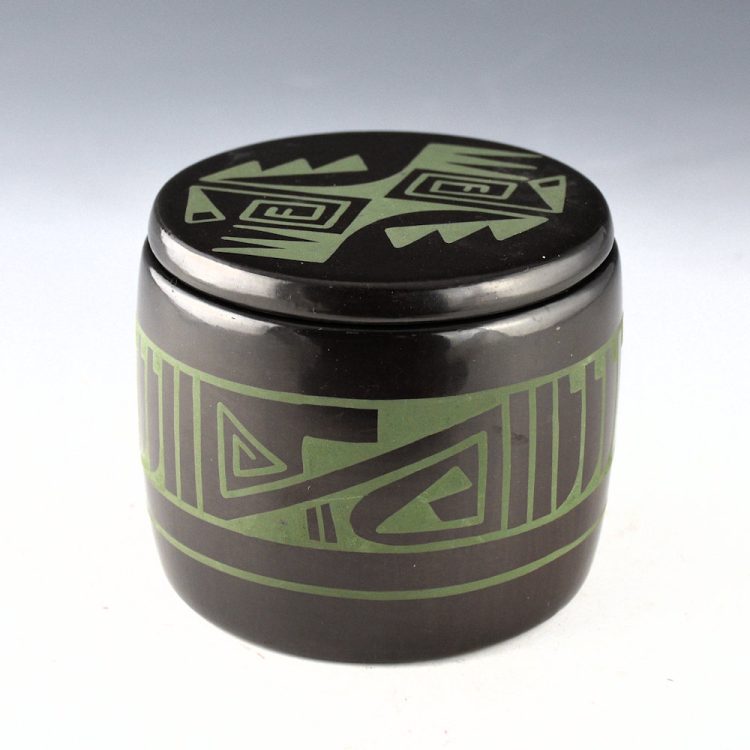 Fender, Erik - Green-on-Black Round Box with Feather Designs - Image 2