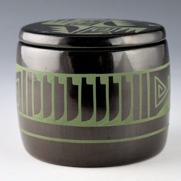 Fender, Erik - Green-on-Black Round Box with Feather Designs - Image 4