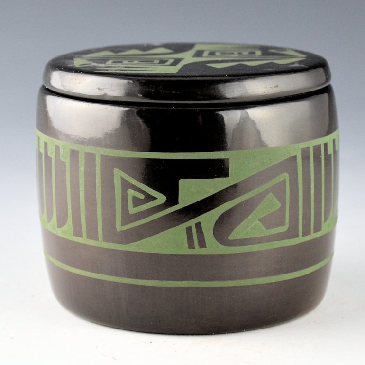 Fender, Erik - Green-on-Black Round Box with Feather Designs - Image 3