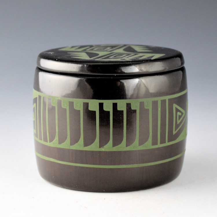 Fender, Erik - Green-on-Black Round Box with Feather Designs