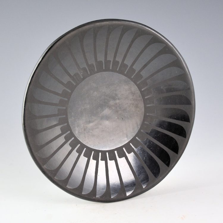 Martinez, Maria - Plate with 32 Feathers "Maria + Popovi" (1956-9) - Image 3