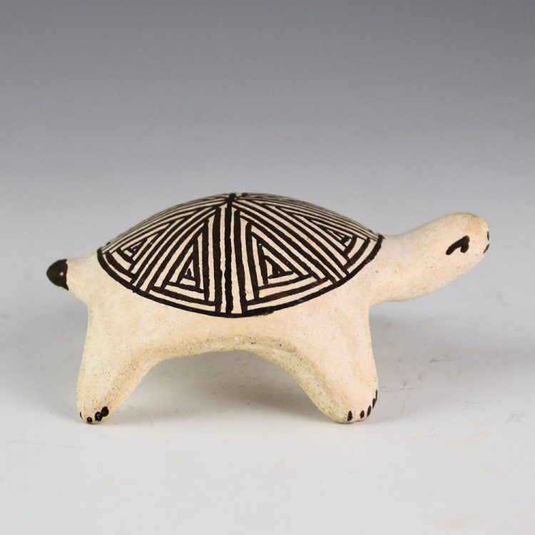 Chino, Marie Z. - Turtle with Circle Fineline Design (1960s) - Image 2