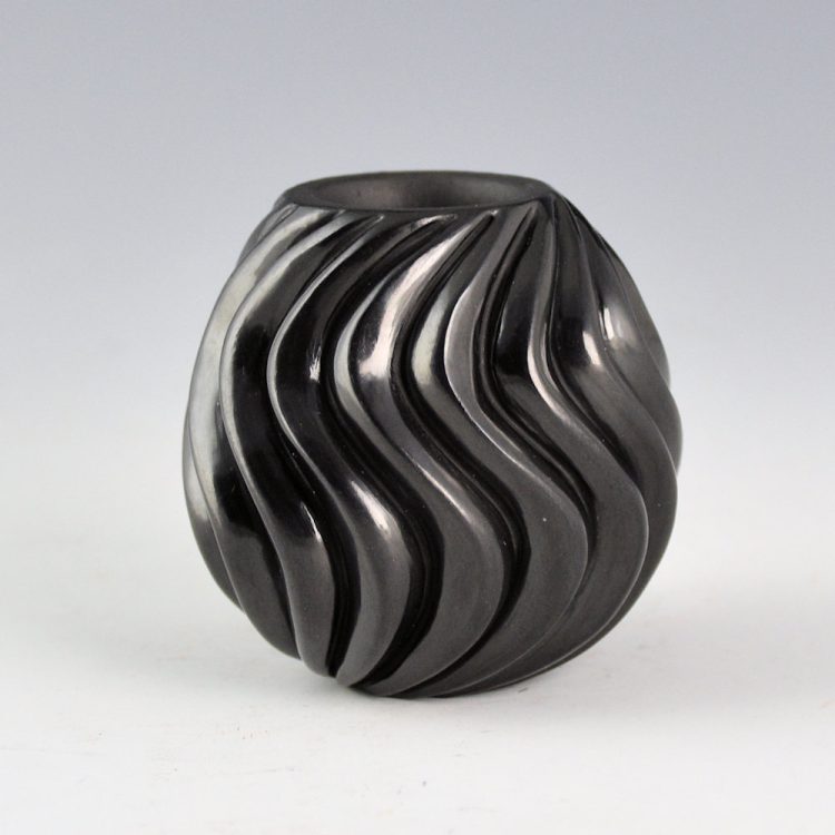 Youngblood, Nancy - 16 Rib "S Swirl" Small Jar (2024) - Image 3