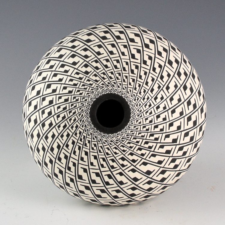 Estevan, Paula - Bowl with "Op-Art" Lightning Design - Image 2