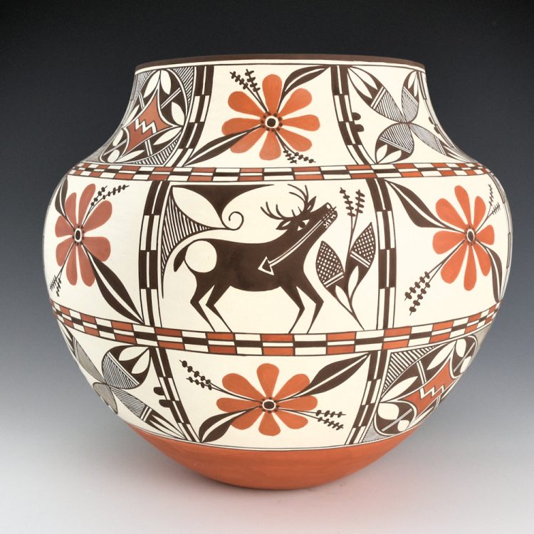 Patricio, Robert - "Hunters" Water Jar with Heartline Deer and 24 Panels of Design - Image 4