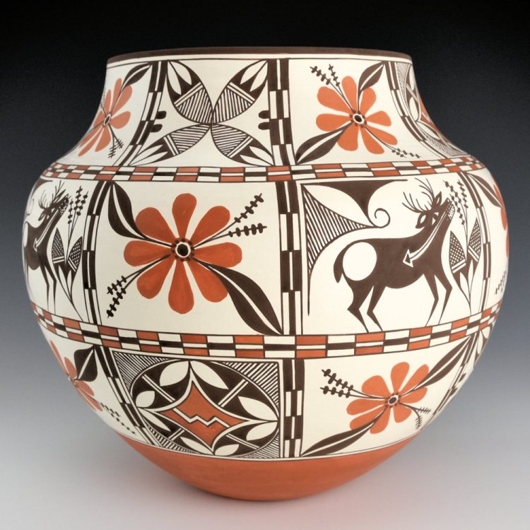 Patricio, Robert - "Hunters" Water Jar with Heartline Deer and 24 Panels of Design - Image 5