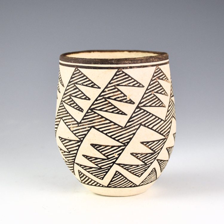 Chino, Rose - Jar with Lightning Designs (1980s) - Image 2