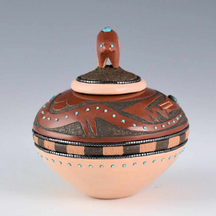 Sanchez, Russell  - Small Polychrome Jar with Bear Lid and 106 Stones - Image 4