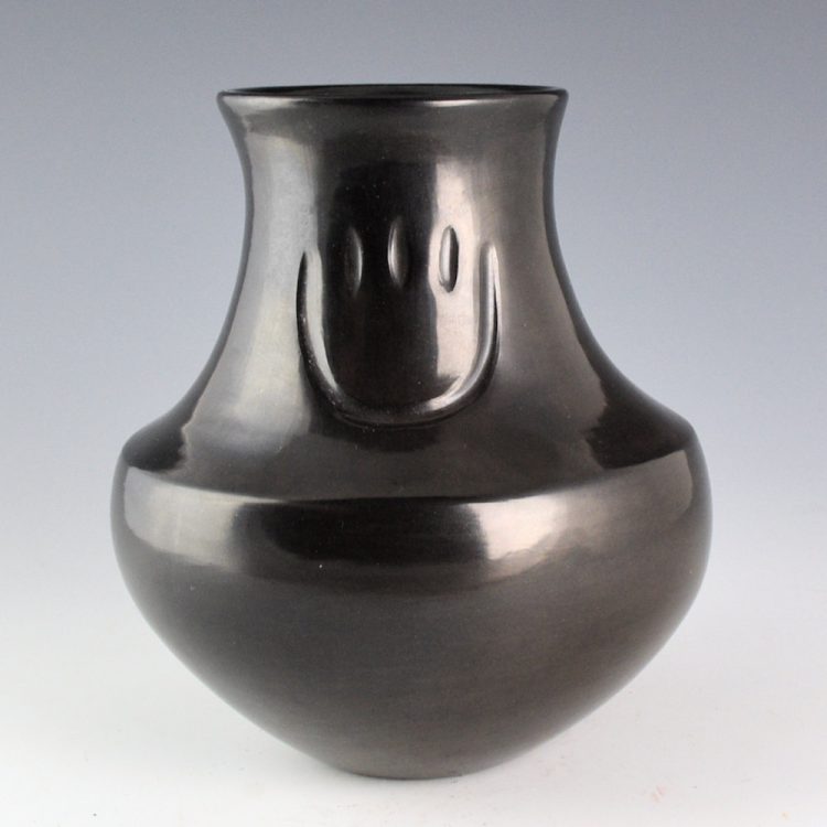 Garcia, Tina - Water Jar with Sharp Shoulder and Bear Paws (1990s)