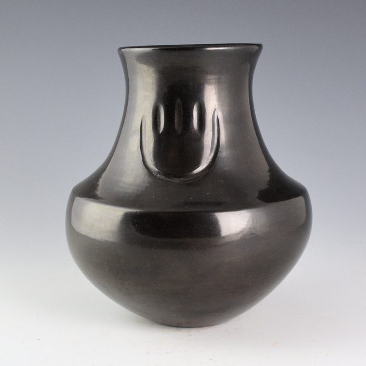 Garcia, Tina - Water Jar with Sharp Shoulder and Bear Paws (1990s) - Image 4