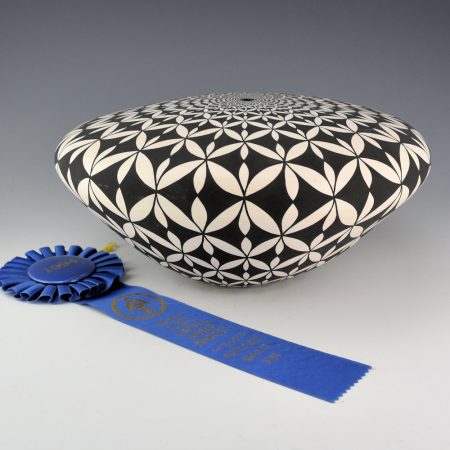 Alternative view of Torivio, Dorothy - 12" Wide "Fluttering Butterflies" Large Seedpot, Ribbon (1994)