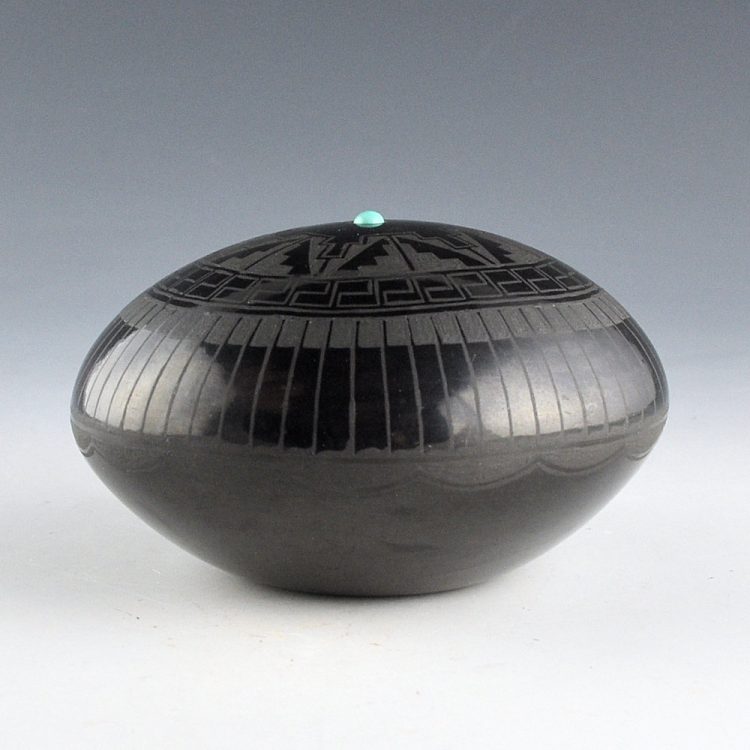 Naranjo, Robert T. - Seedpot with Star, 65 Feathers Design, and Turquoise (1994) - Image 3