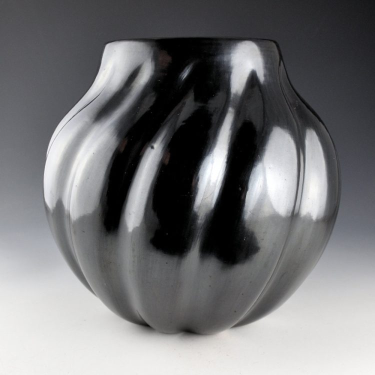 Naranjo, Teresita  - Large Swirling 12 Rib Melon Jar (1960s) - Image 5