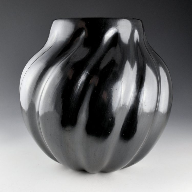 Naranjo, Teresita  - Large Swirling 12 Rib Melon Jar (1960s) - Image 4