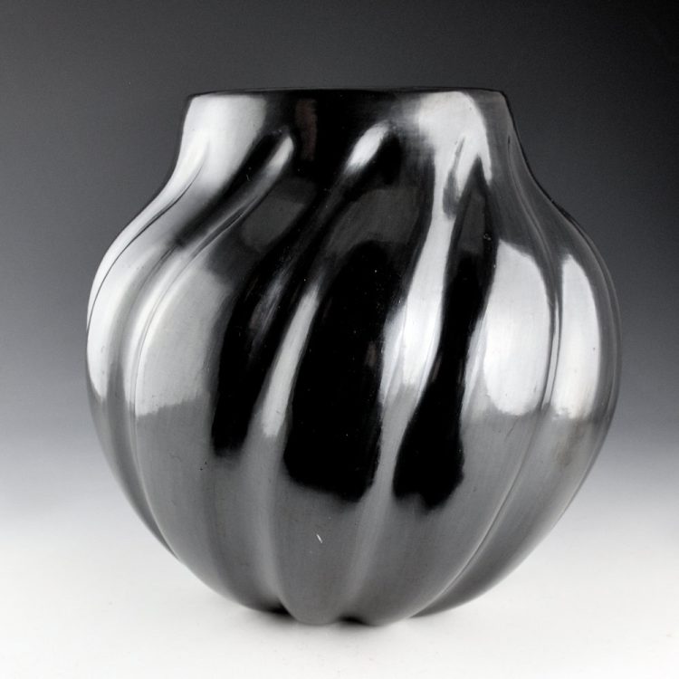 Naranjo, Teresita  - Large Swirling 12 Rib Melon Jar (1960s) - Image 3