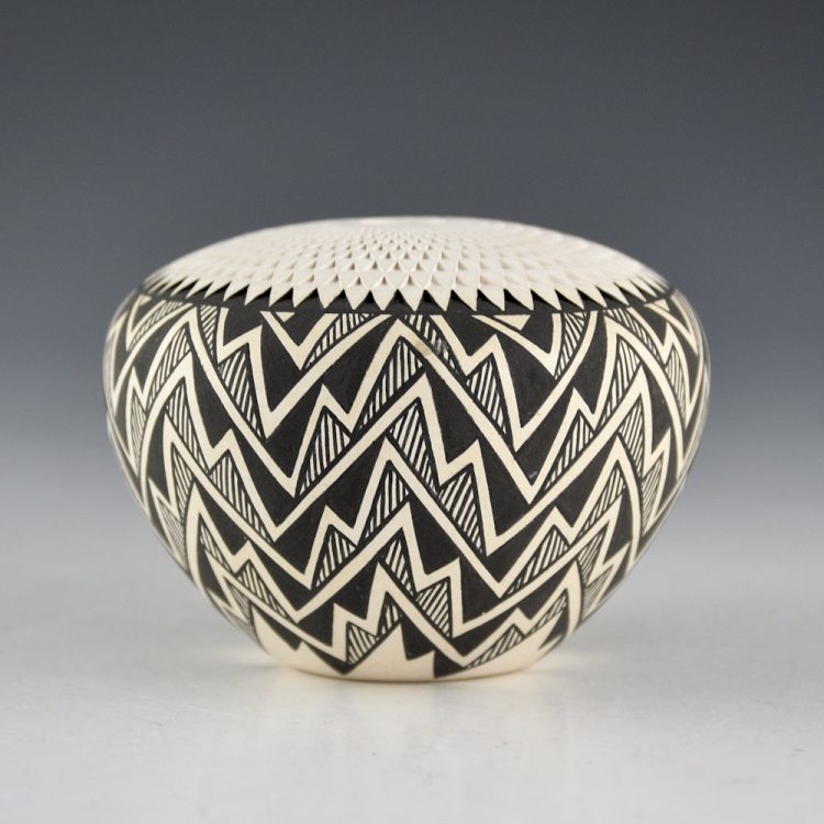 Roy-Keene, Adrianne - Corrugated Seedpot with Lightning Designs