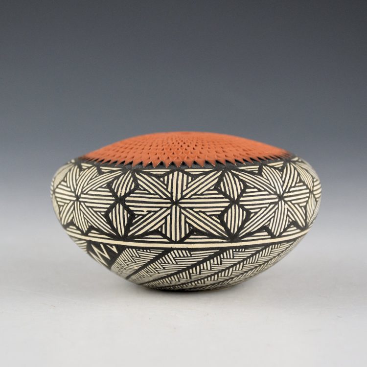 Roy-Keene, Adrianne - Corrugated Seedpot with Interlocking Stars