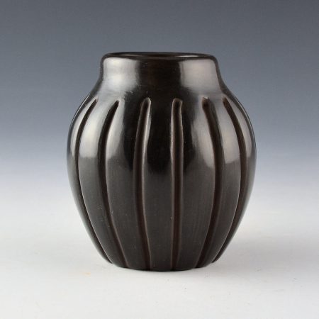 Suazo, Anita - Jar with 15 Carved Melon Ribs
