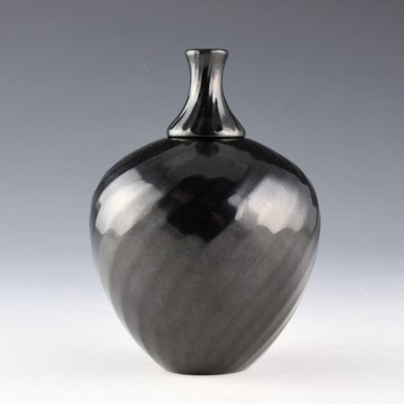 Alternative view of Gutierrez, Denny - Jar with 24 Faceted Swirling Ribs and Faceted Lid (1996)