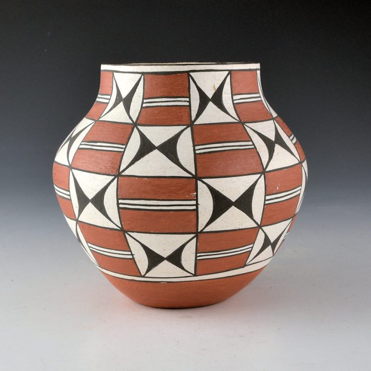 Cheromiah, Lee Ann - Laguna Water Jar with "Morning Mist" Design (2009)