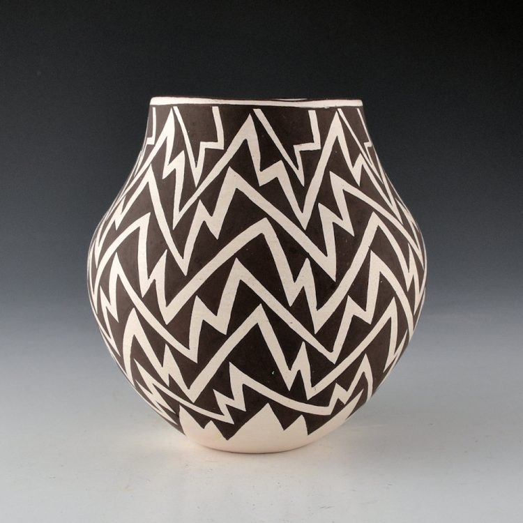 Juanico, Marie Sanchez - Lightning Design Water Jar (2010)