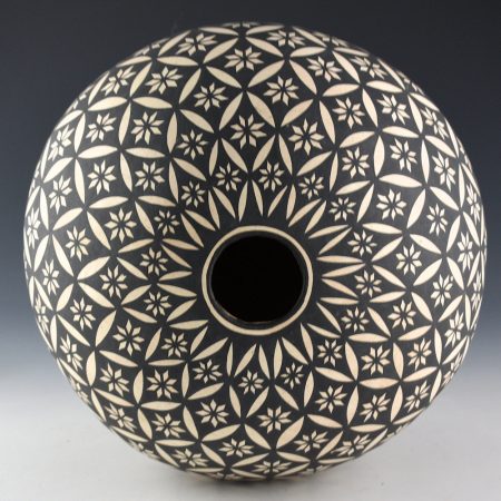 Alternative view of Hampton, Mary Ann - Large Seedpot with Interlocking Flowers (1970's)