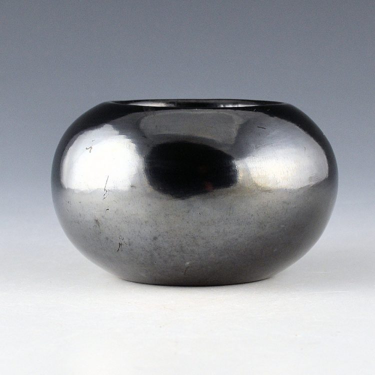 Martinez, Maria   - Gunmetal Fired Bowl "Maria Popovi 368 (1968)