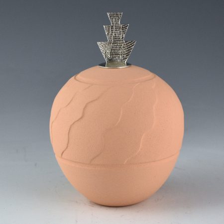 Alternative view of Duwyenie, Preston - Shifting Sand Seedpot with Silver Cloud Lid