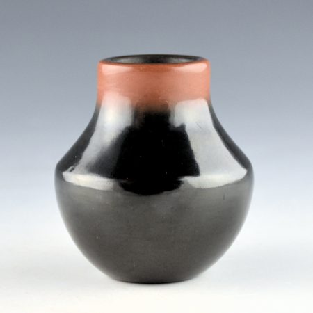 Alternative view of Tse-Pe, Dora - Small Black & Sienna Jar (1979)