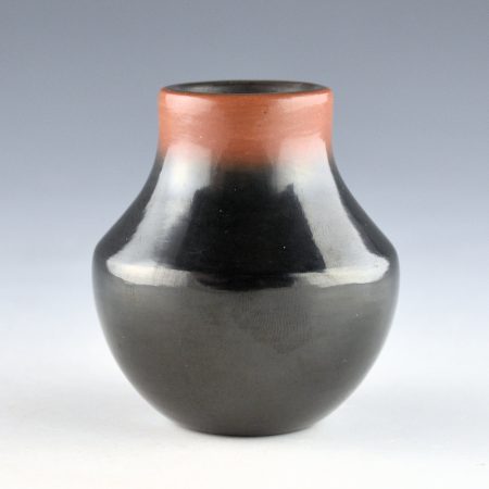Tse-Pe, Dora - Small Black & Sienna Jar (1979)