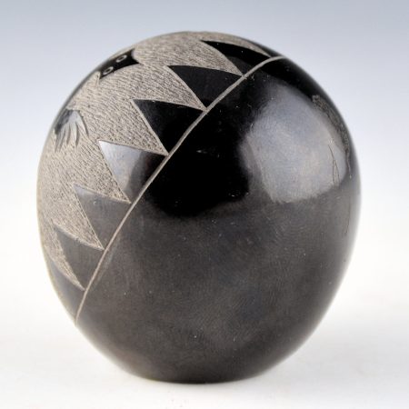 Alternative view of Lonewolf, Joseph - Black Seedpot with Mimbres Turtle (1981)