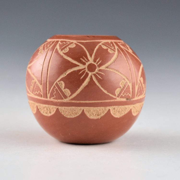 Vigil, Carol - Bowl with Interlocking Flowers (2005)