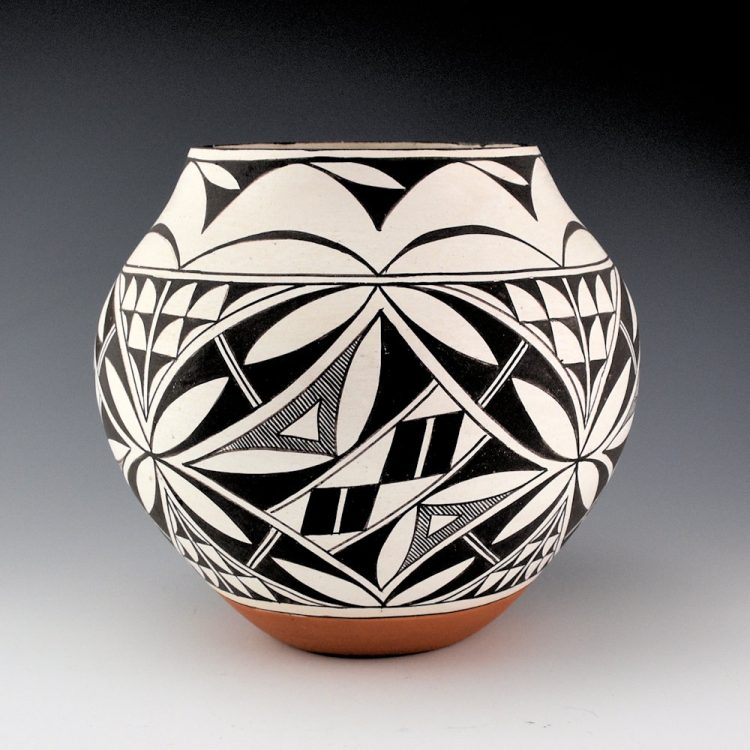 Cheromiah, Lee Ann - Laguna Water Jar with Butterfly Design (2010)