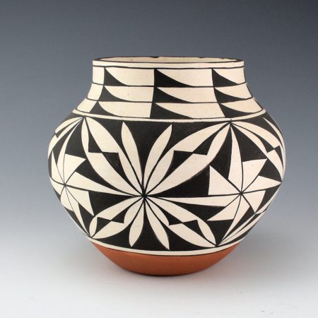 Cheromiah, Lee Ann - Laguna Water Jar with Flower Designs (2010)