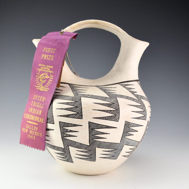 Chino, Marie Z. - Wedding Vase with Interlocking Bird Wings (1962), Ribbon